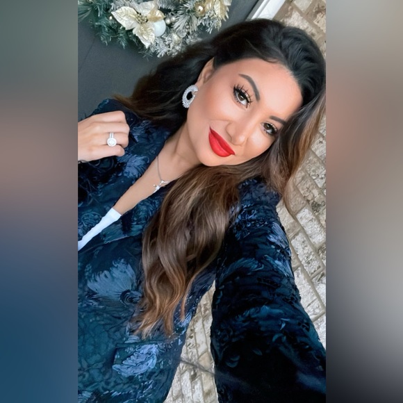 FashionNova Luxe Collection feather blazer & pants set - Picture 10 of 10